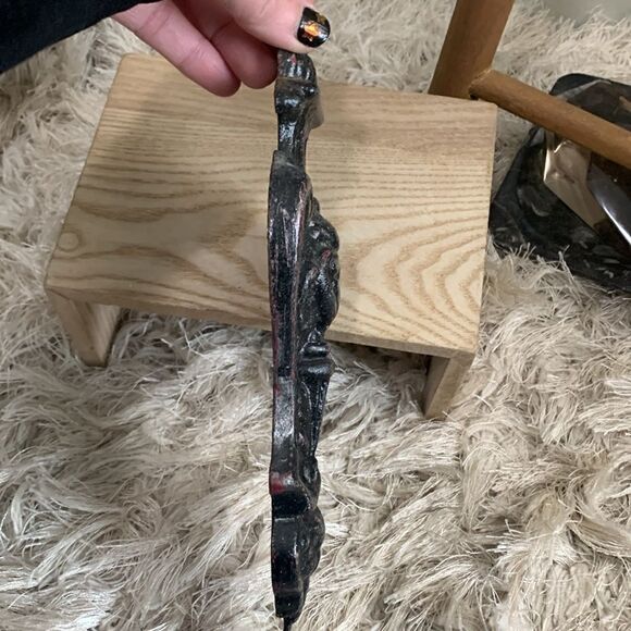 Distressed Style Cast Metal Decorative Wall Hook - Picture 9 of 17